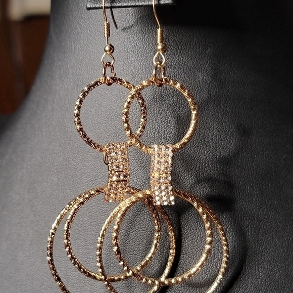 Getting Hitched Earrings - Picture 3 of 4